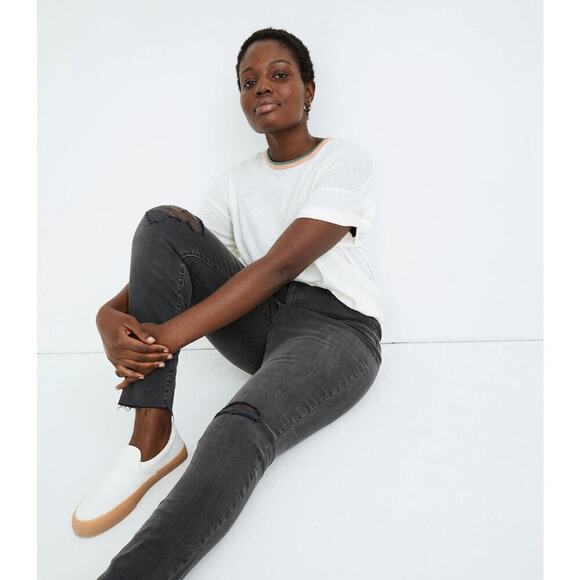 Madewell Petite Curvy High-Rise Skinny Jeans in Black Sea - Picture 3 of 10